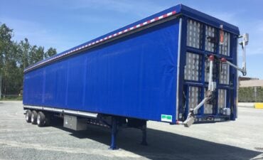 Coop Line Live Haul Trailer with Raising Roof and Auto Roll Up Curtain